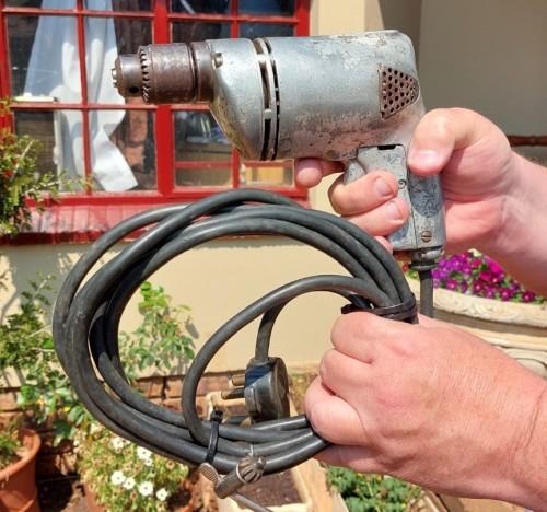 VINTAGE 1950S BLACK AND DECKER HEAVY DUTY DRILL WITH A JACOBS CHUCK AND KEY MADE IN ENGLAND WORKING